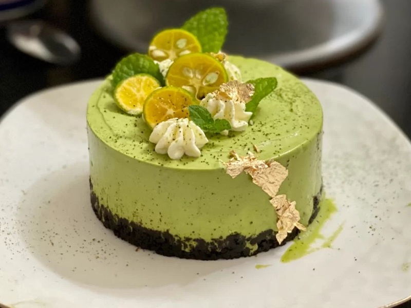 Matcha mousse cake